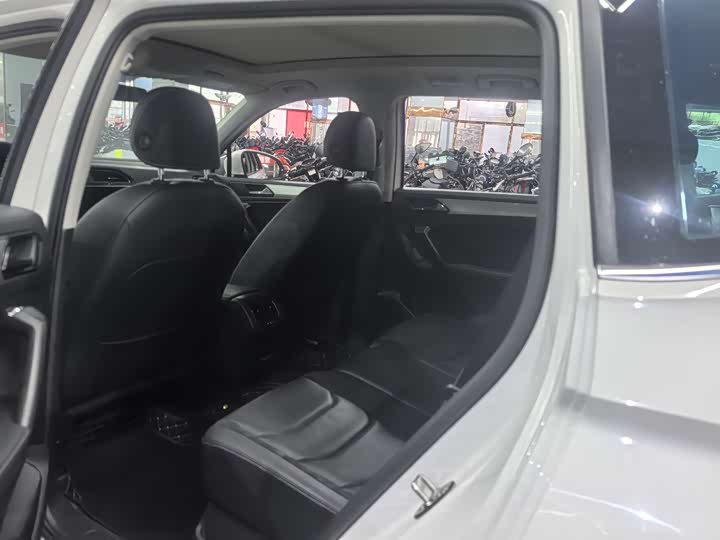 Фото 5 - Volkswagen Tiguan L Pro