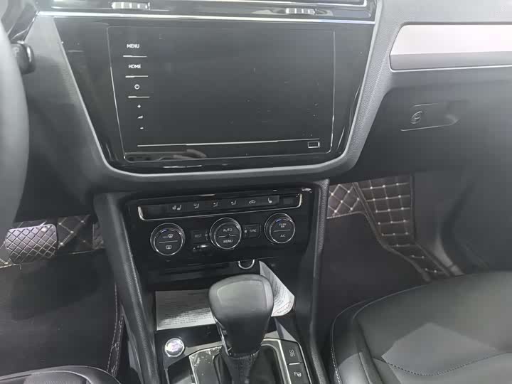 Фото 8 - Volkswagen Tiguan L Pro