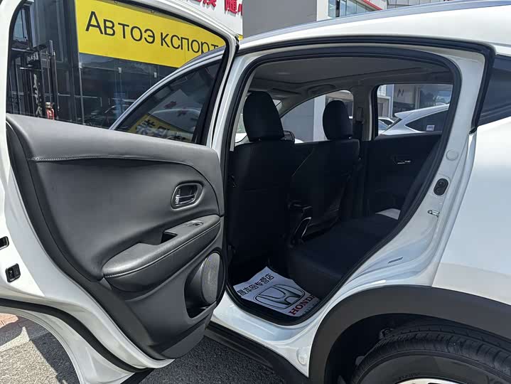 Фото 8 - Honda Vezel
