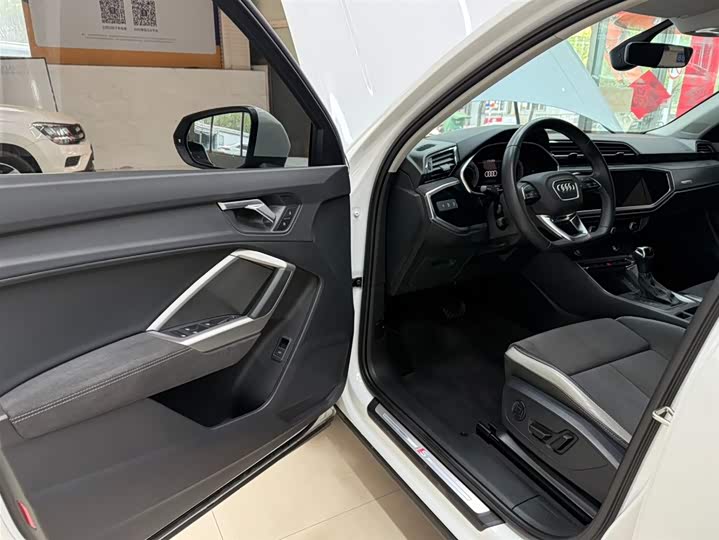 Фото 8 - Audi Q3