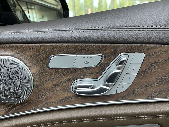 Фото 9 - Mercedes-Benz E-Class