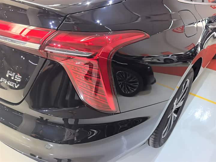 Фото 8 - Hongqi H5 Hybrid