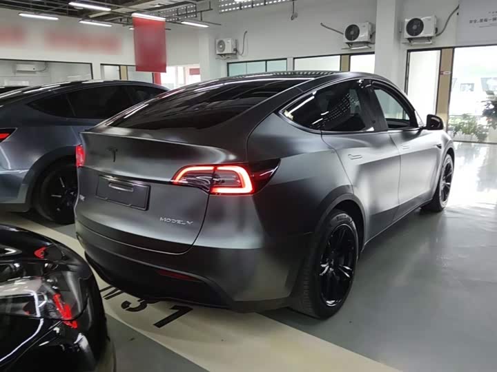 Photo 7 - Tesla Model Y