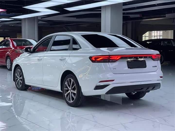 Фото 7 - Geely Emgrand