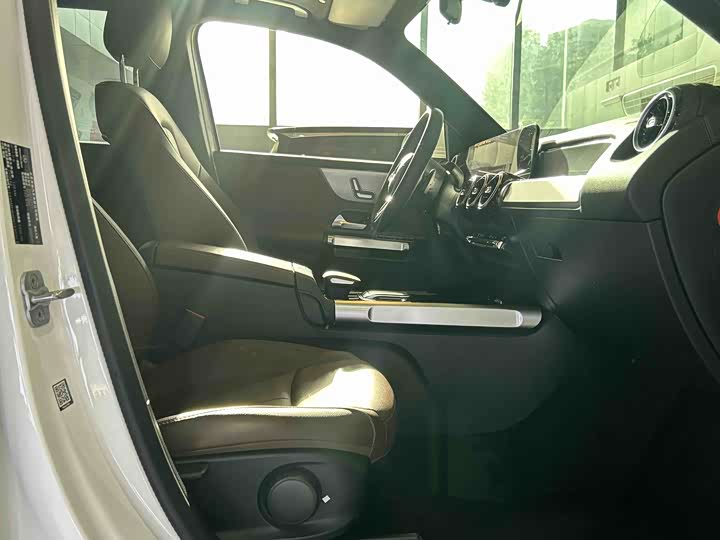 Фото 4 - Mercedes-Benz GLB-Class