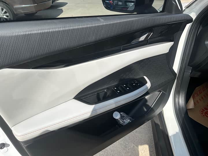 Фото 8 - Changan UNI-V Hybrid