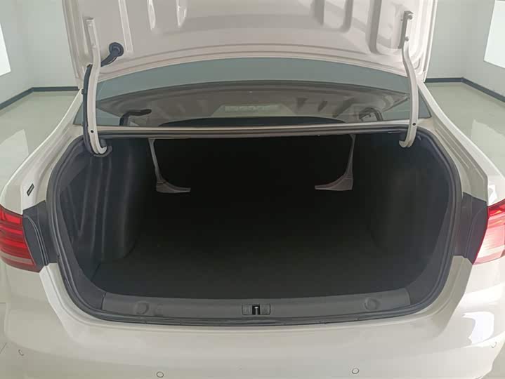 Фото 4 - Volkswagen Lavida