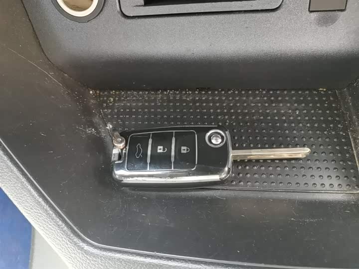 Zdjęcie 9 - Dongfeng Forthing Lingzhi M5