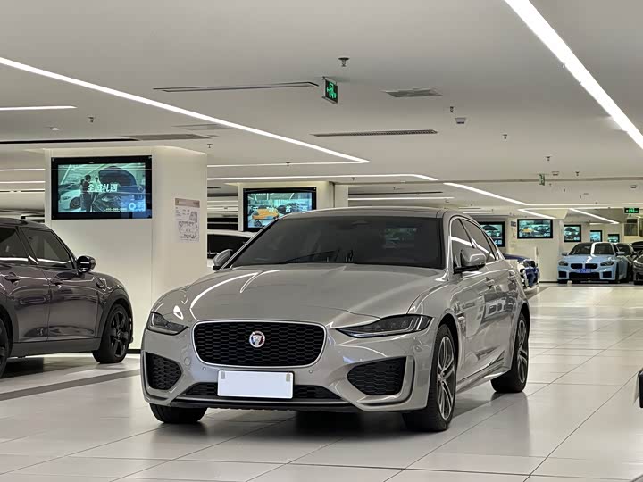 Фото 1 - Jaguar XE L