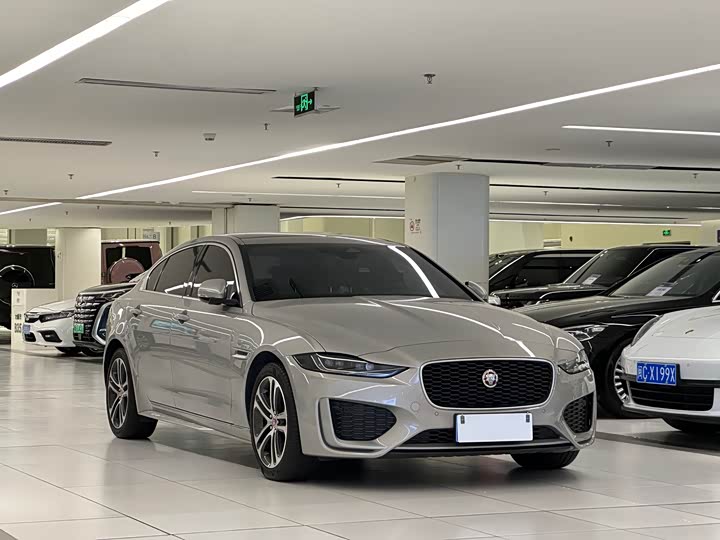 Фото 3 - Jaguar XE L
