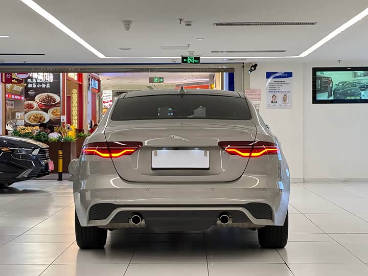 Фото 6 - Jaguar XE L