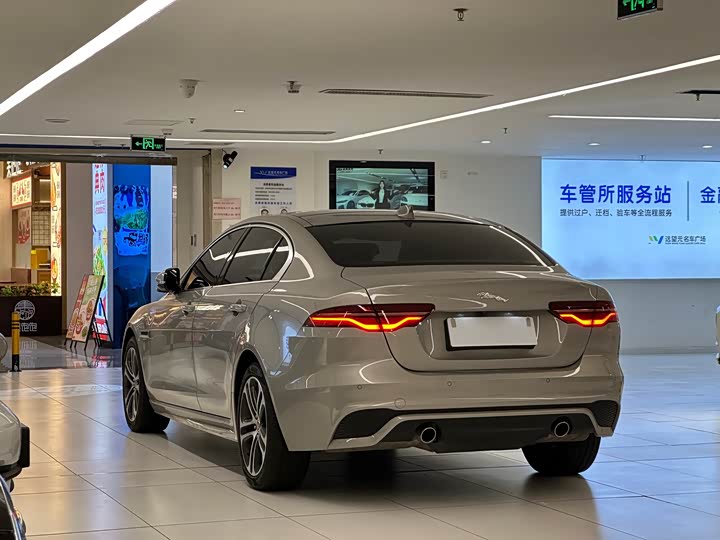 Фото 7 - Jaguar XE L