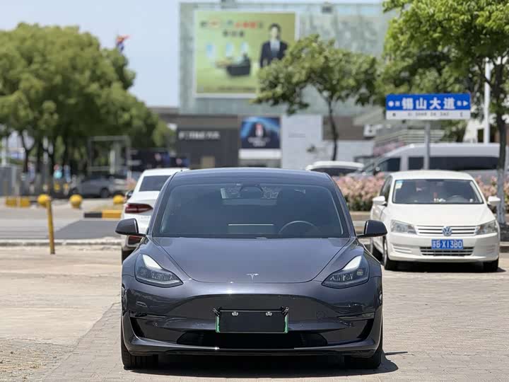 Фото 2 - Tesla Model 3
