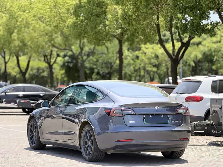 Фото 3 - Tesla Model 3