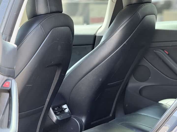 Фото 6 - Tesla Model 3