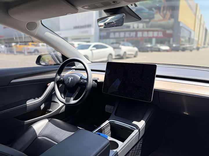 Фото 7 - Tesla Model 3