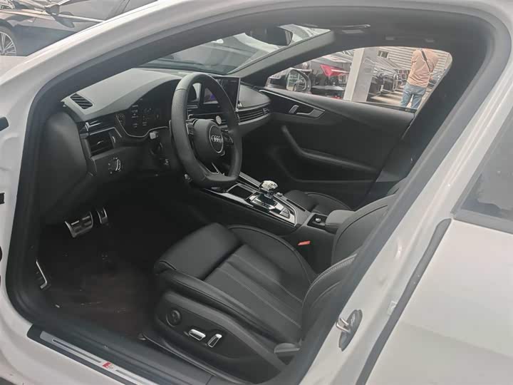 Photo 5 - Audi A4L