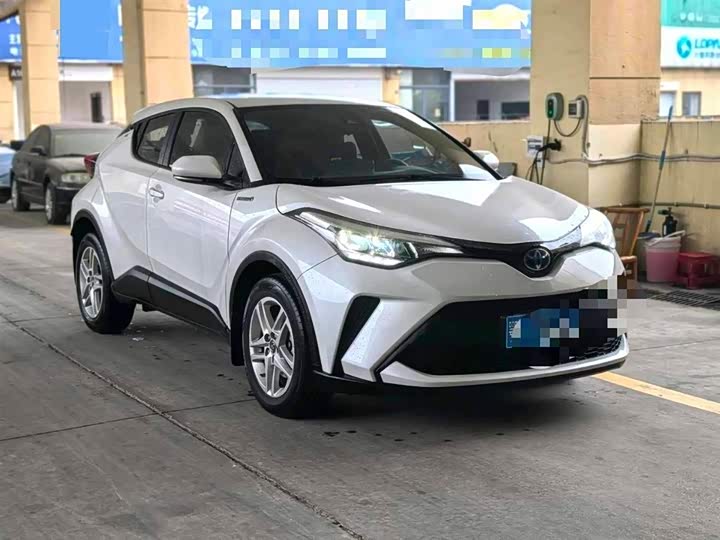 Фото 2 - Toyota C-HR