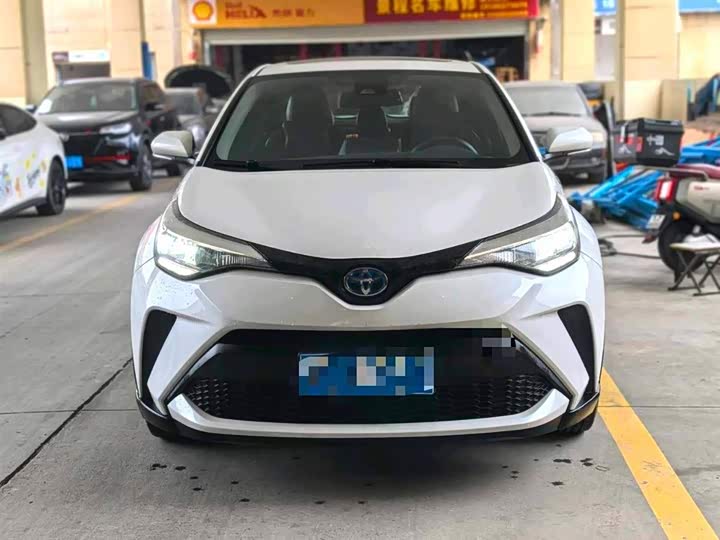 Фото 3 - Toyota C-HR
