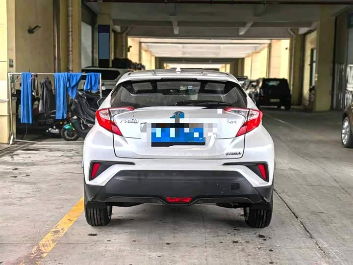 Фото 4 - Toyota C-HR