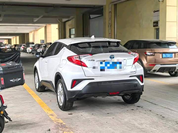 Фото 5 - Toyota C-HR
