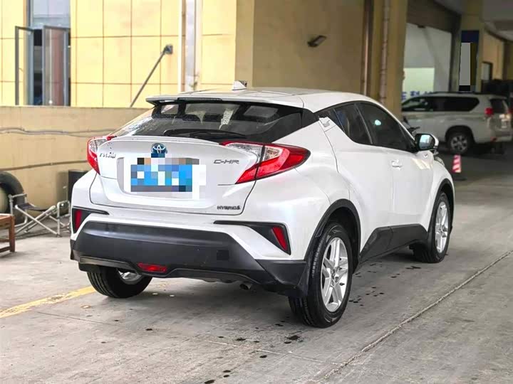 Фото 6 - Toyota C-HR
