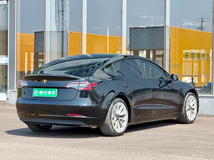 Zdjęcie 4 - Tesla Model 3