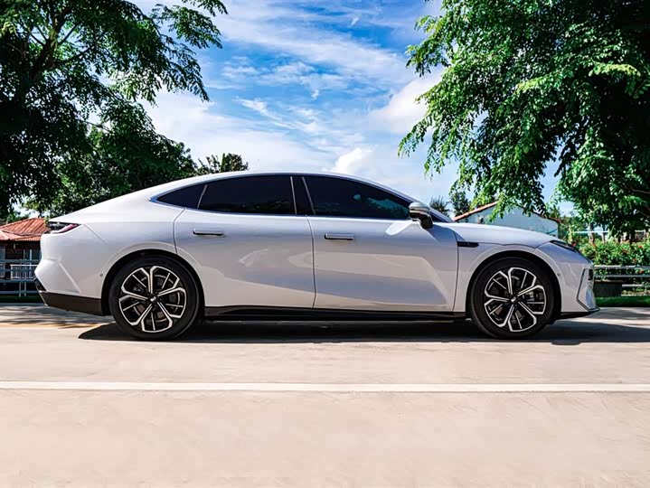 Geely Galaxy E8 2025 2025款 700km 远航智驾版