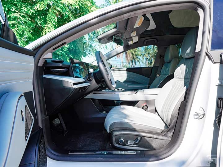 Geely Galaxy E8 2025 2025款 700km 远航智驾版