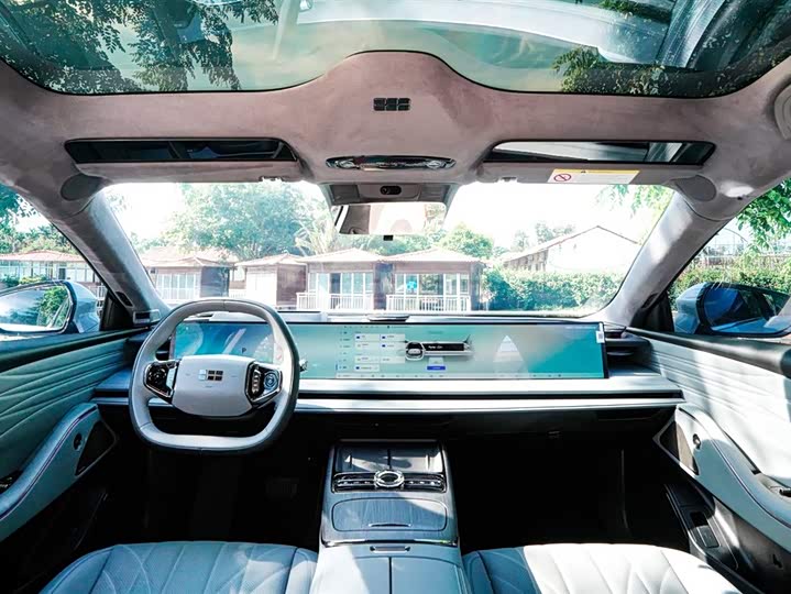 Geely Galaxy E8 2025 2025款 700km 远航智驾版