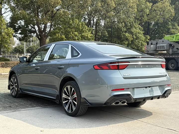 Фото 4 - Geely Preface
