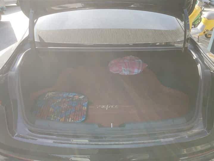Фото 4 - Geely Preface