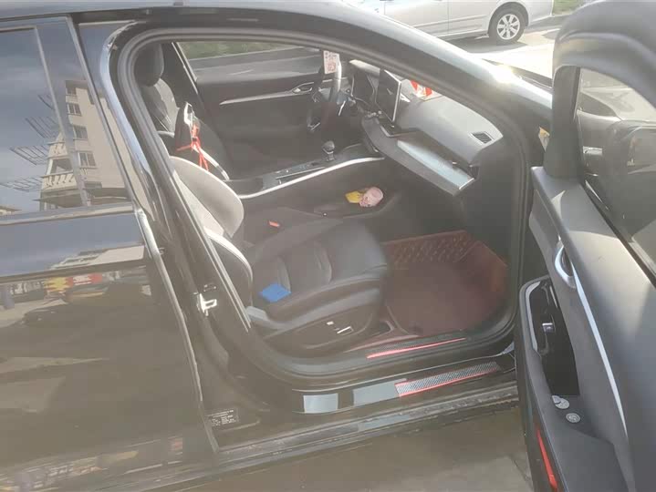Фото 8 - Geely Preface