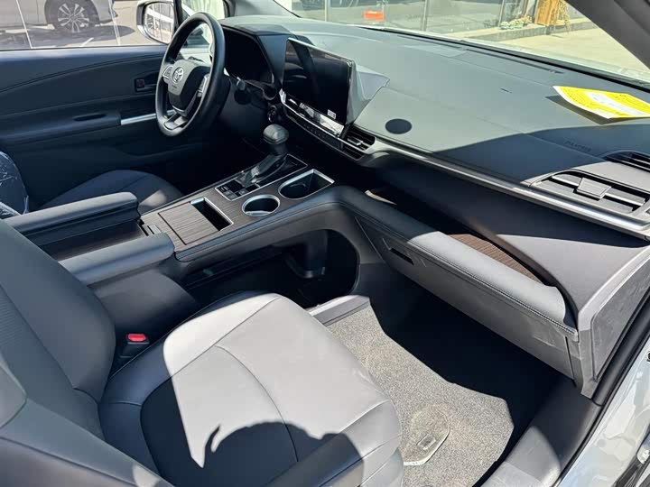 Toyota Granvia 2026 2026款 2.5L混动 豪华版