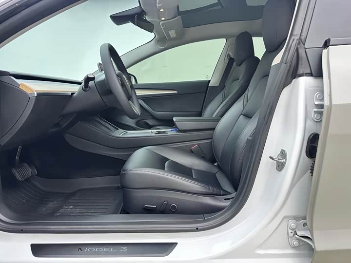 Photo 4 - Tesla Model 3