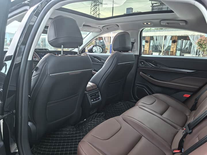 Photo 4 - Lincoln Z (Zephyr)