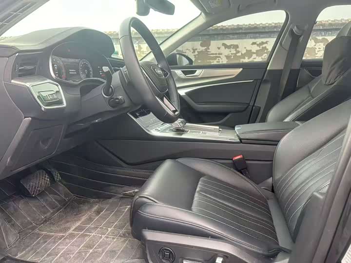 Фото 4 - Audi A6L