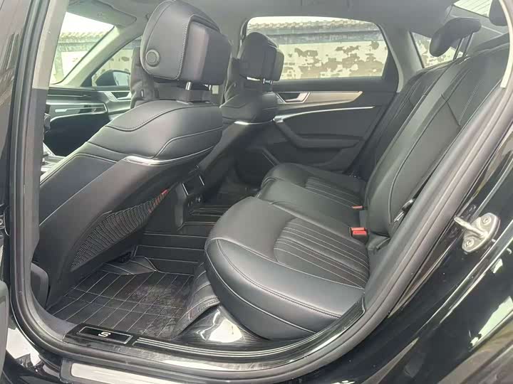 Фото 6 - Audi A6L