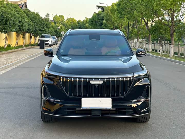 Фото 2 - Geely Atlas L