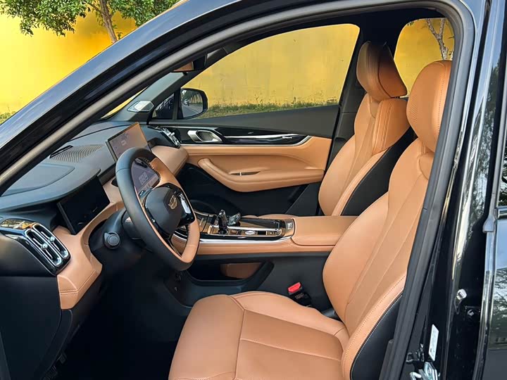 Фото 6 - Geely Atlas L