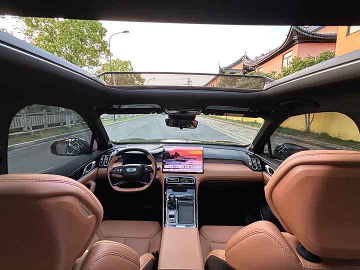 Фото 8 - Geely Atlas L