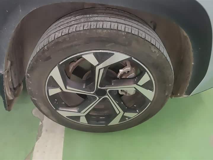 Фото 6 - Geely Atlas L
