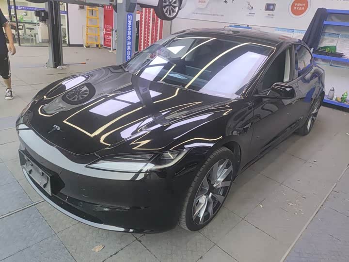 Фото 1 - Tesla Model 3