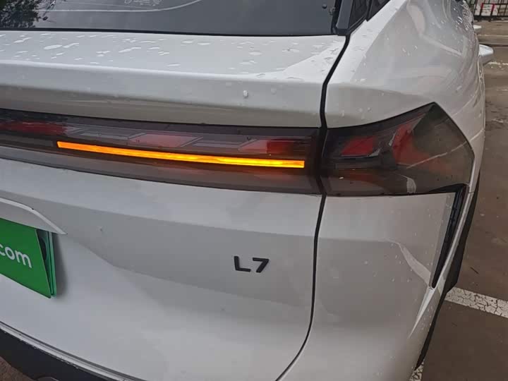 Фото 8 - Geely Galaxy L7