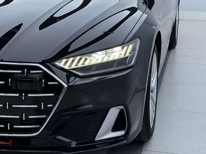 Фото 3 - Audi A7L