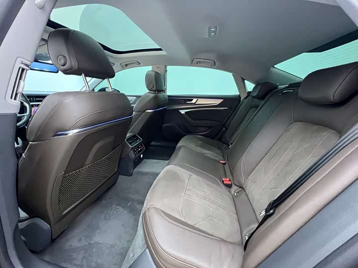 Фото 4 - Audi A7L
