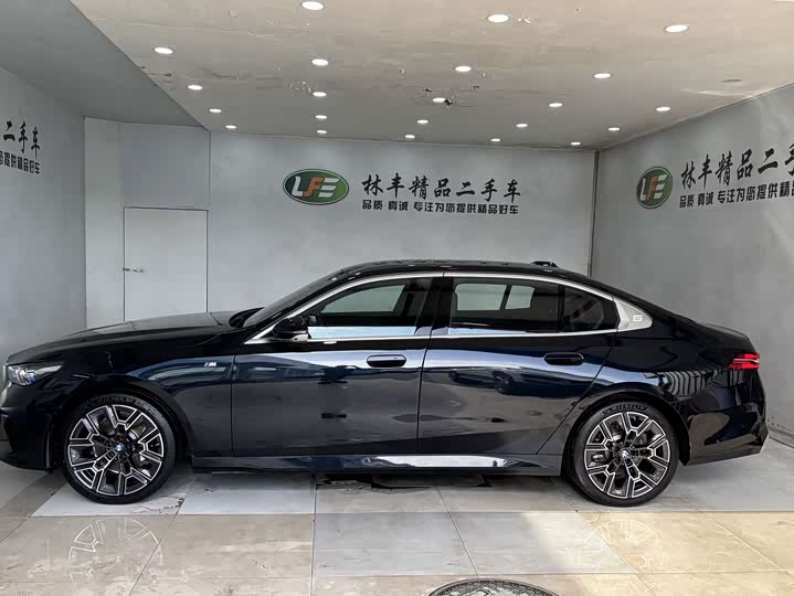 Фото 5 - BMW 5 Series