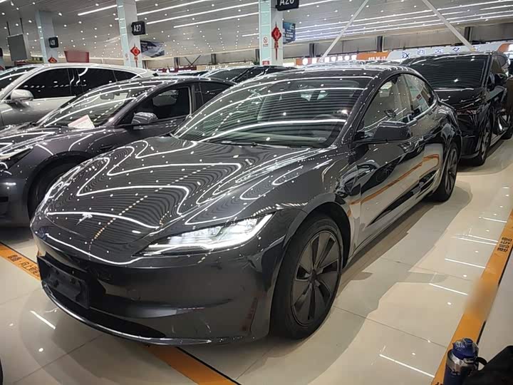 Фото 2 - Tesla Model 3