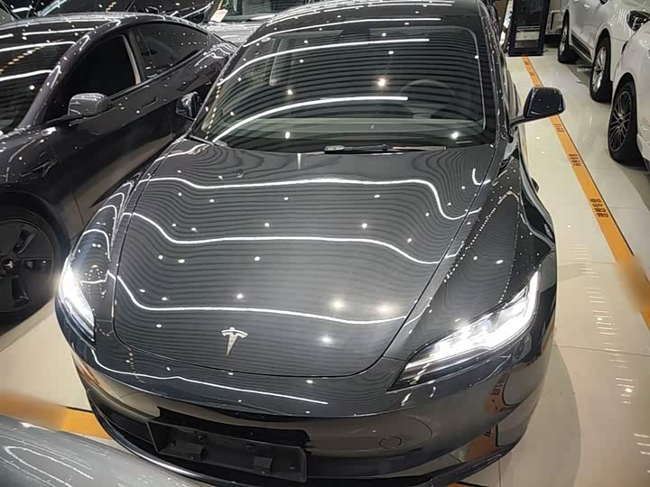 Фото 3 - Tesla Model 3