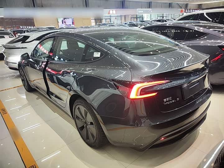 Фото 5 - Tesla Model 3